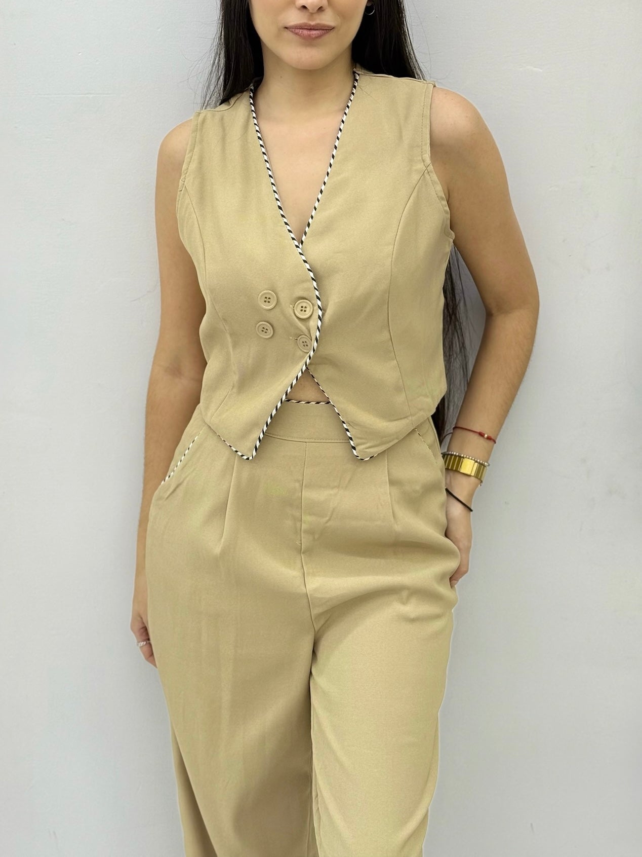Set Elegante con Bordes de Rayas
