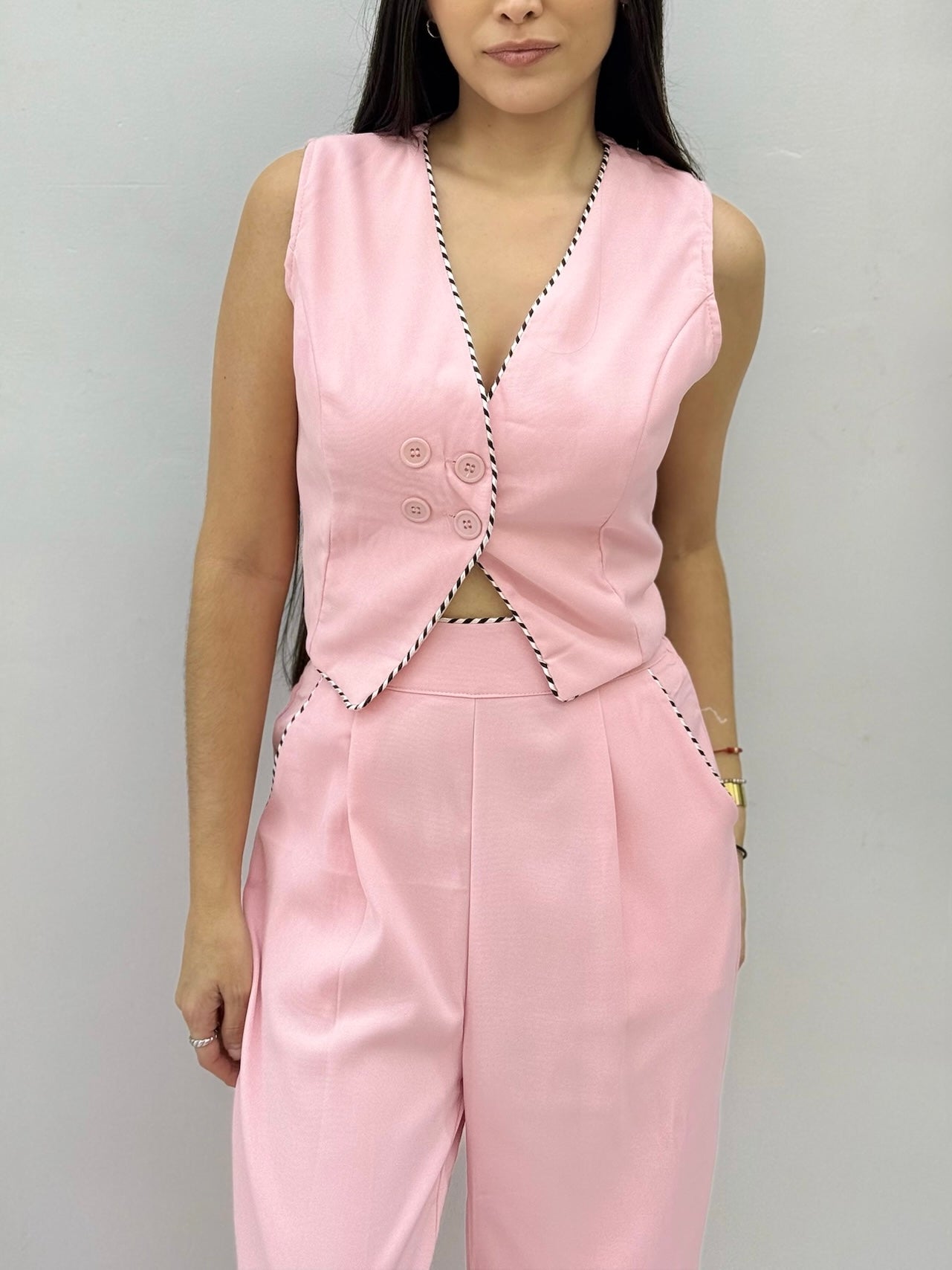 Set Elegante con Bordes de Rayas