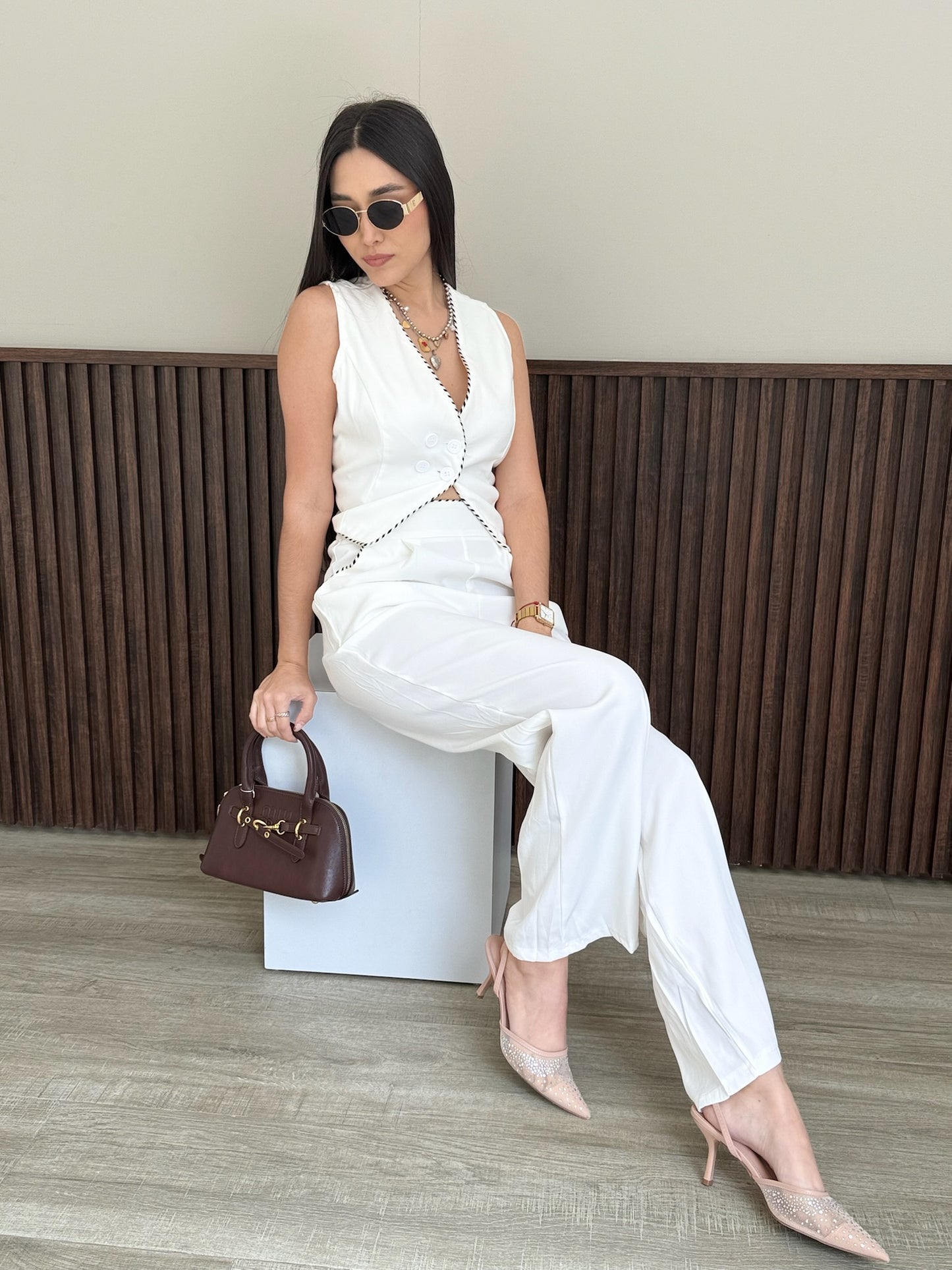 Set Elegante con Bordes de Rayas
